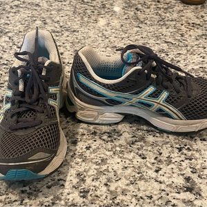 Women’s ASICS size 6